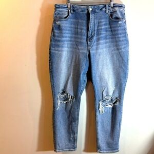 AMERICAN EAGLE Sz 16 Light Wash  Distressed Curvy Mom High Rise Jeans